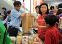 Canh tranh túi giấy và nilon, thua mười mươi!